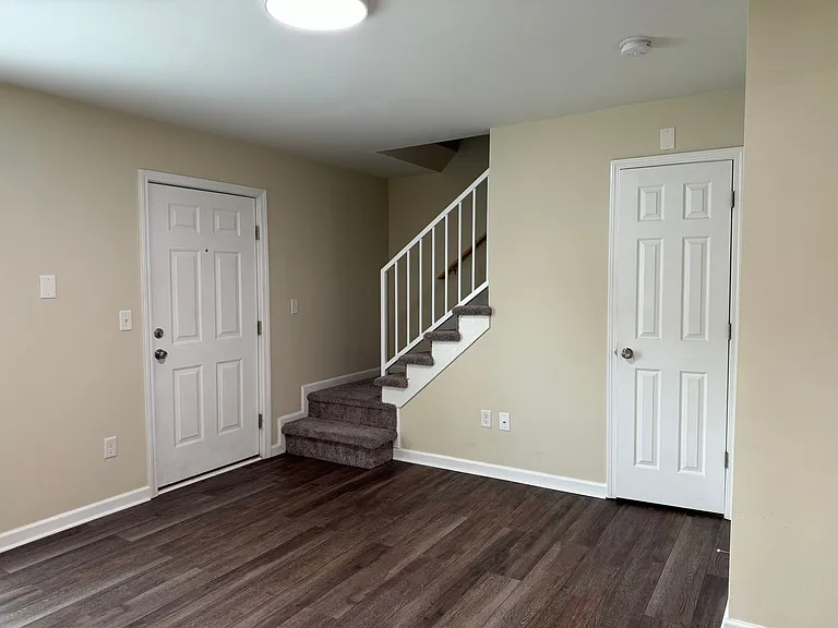 2345 Carmine St — Photo 5