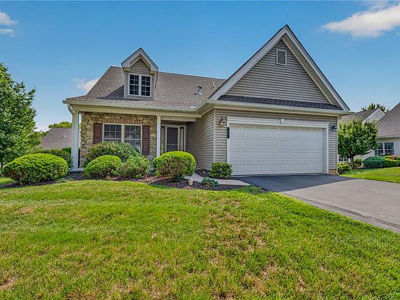 2nd image of 51 Glenmoor Cir