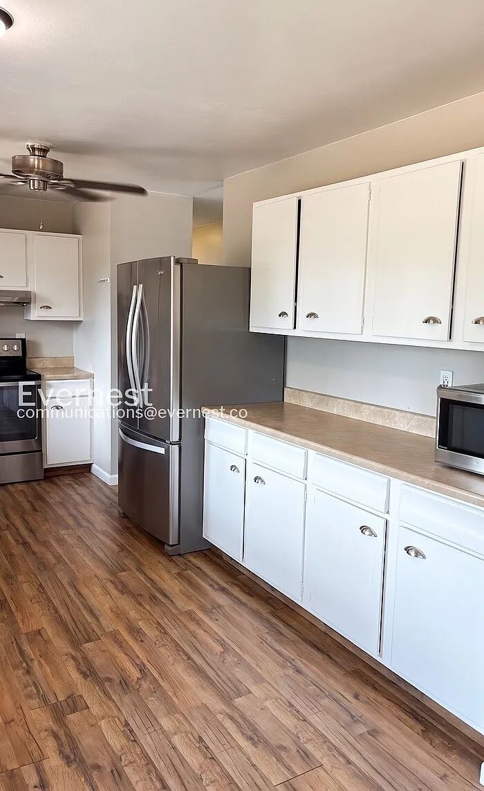 4 bed, 2.5 bath, 1800 sqft, $2,525 — Photo 3