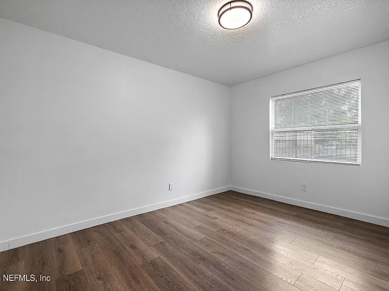 231 E 16th St #1 — Photo 11