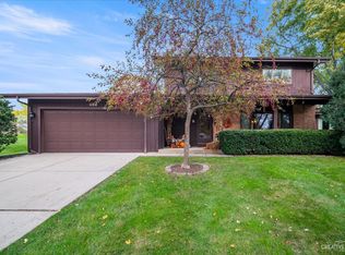 1104 Crestview Cir, Elgin, IL 60123