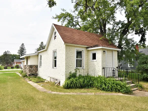 250 4th St S, Badger, MN 56726