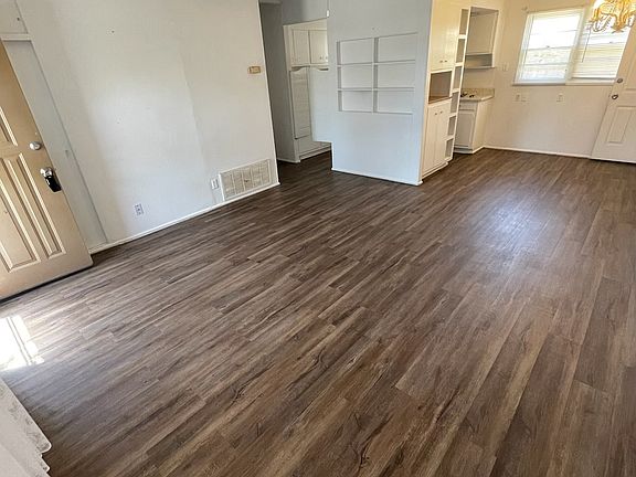 3rd image of 5024 Crockett St
