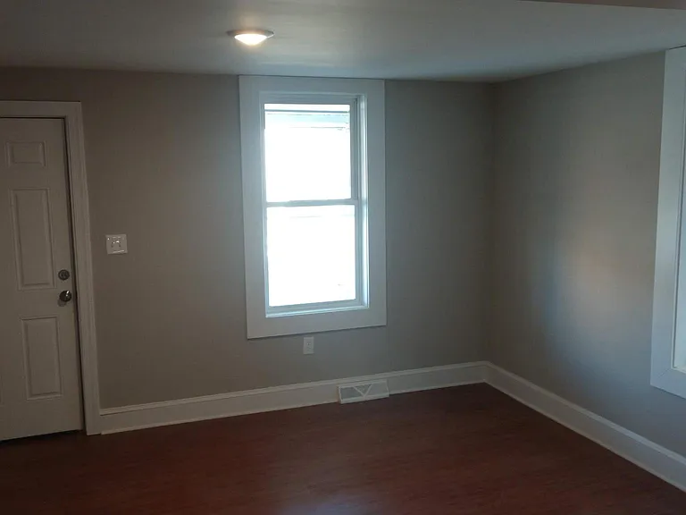 8 N Bridge St — Photo 3