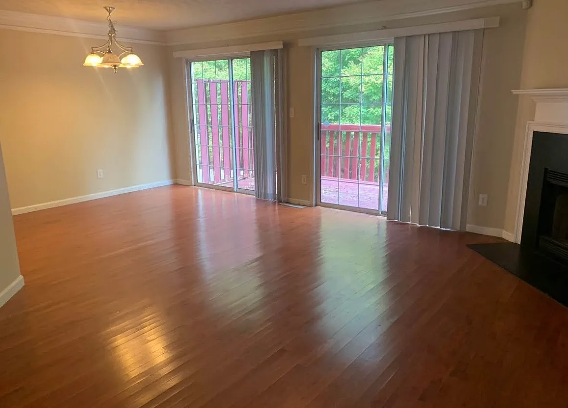 3 bed, 2.5 bath, 1450 sqft, $2,000 — Photo 4