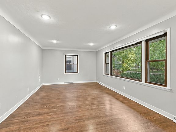 3rd image of 176 Fairview Ave S
