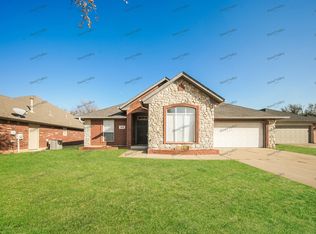 818 Hunters Run, Midwest City, OK 73130