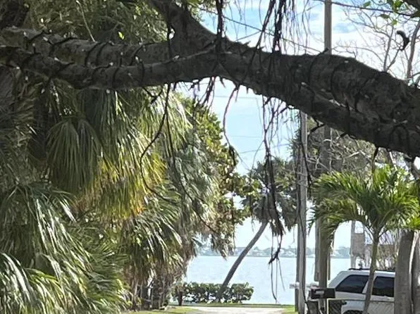 2172 NE Poinciana Ter, Jensen Beach, FL 34957