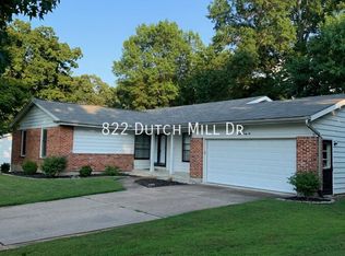 822 Dutch Mill Dr, Ballwin, MO 63011