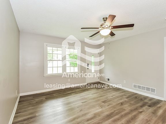 802721_003_living_room_13963337.jpg