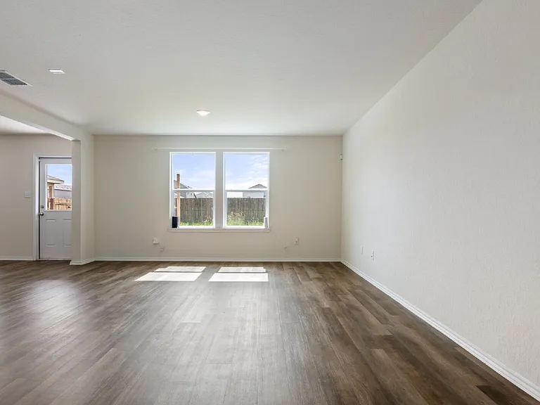 6110 Willow Point Blvd — Photo 5