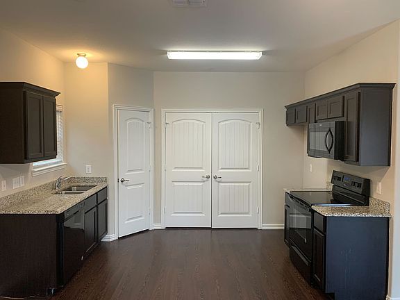 2nd image of 1328 Lake Crest Ln