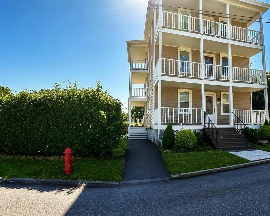 2 bed, 816 sqft, $1,550 — Photo 1
