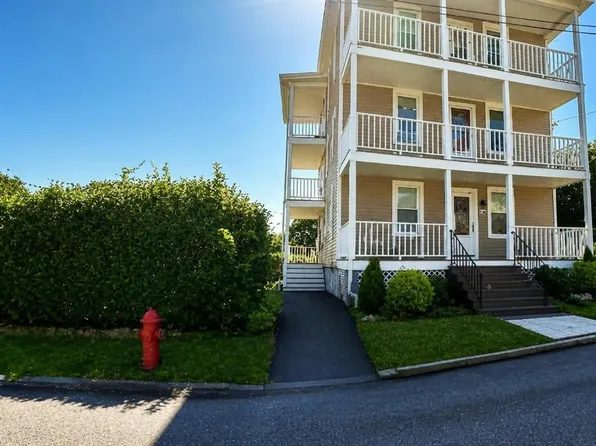 118 Glendale Ave Floor 3, Woonsocket, RI 02895