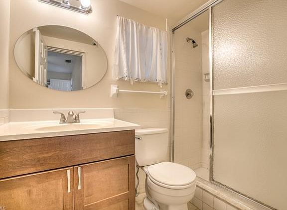 5th image of 813 Courtington Ln #2
