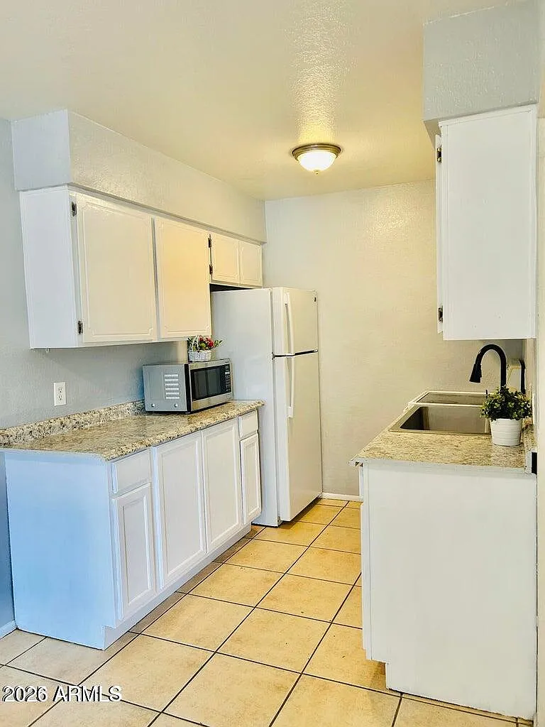 240 S Doran — Photo 4