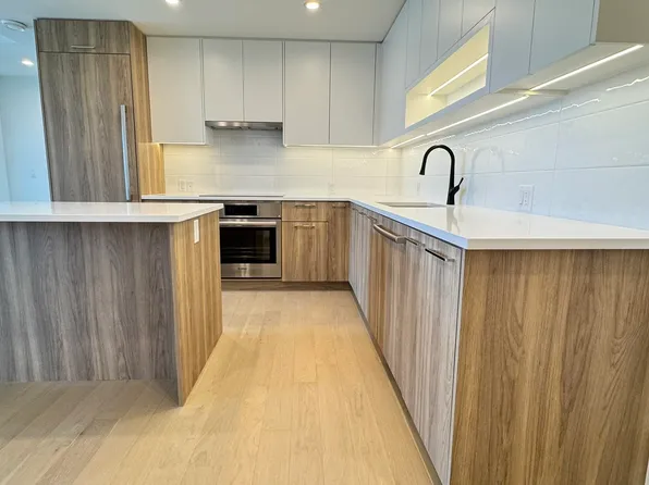 8398 Oak St #605, Vancouver, BC V6P 0L9