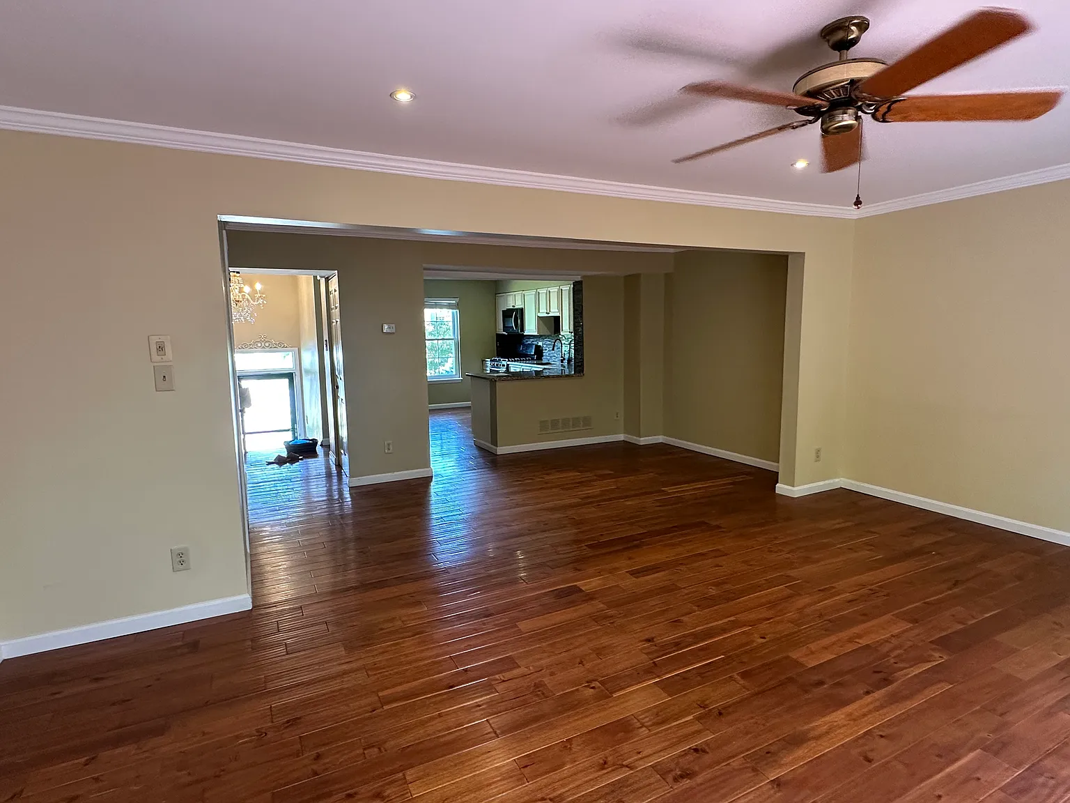 4 bed, 3.5 bath, 2000 sqft, $2,850 — Photo 4