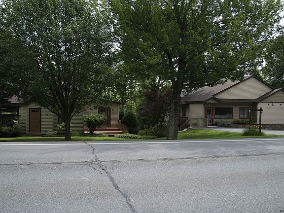 2nd image of 906 Saratoga Rd