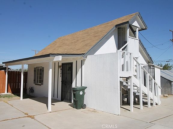 4th image of 921 Flora St