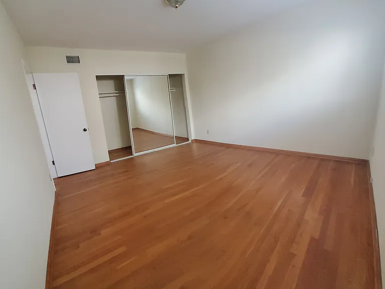 952 18th St #3 — Photo 6