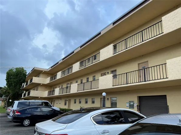 151 Berkley Rd APT 303, Hollywood, FL 33024