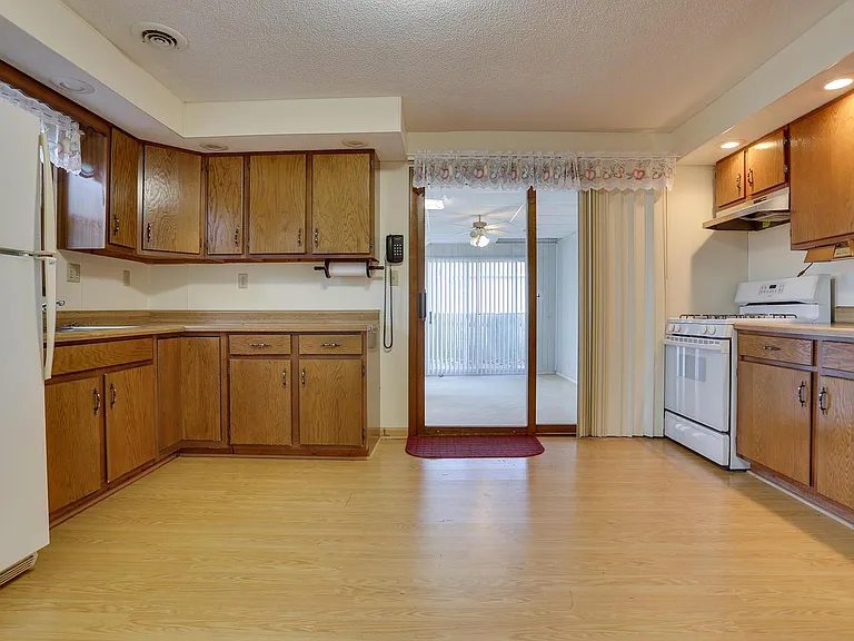 409 N Vorcey St — Photo 19