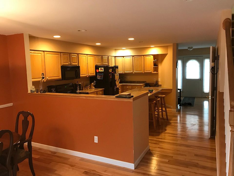 2nd image of 8 Cushing Dr