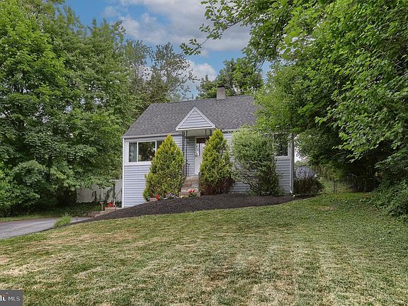 3rd image of 5212 Earl Dr