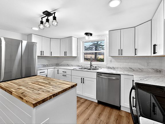 3rd image of 548 North Road