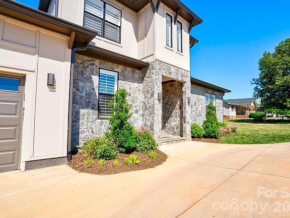 3rd image of 1129 Stony Point Rd