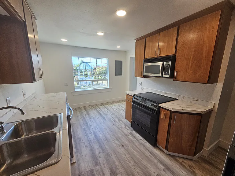 607 S H St — Photo 12