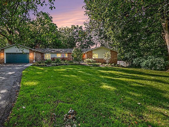 2nd image of 2514 Hawthorn Rd