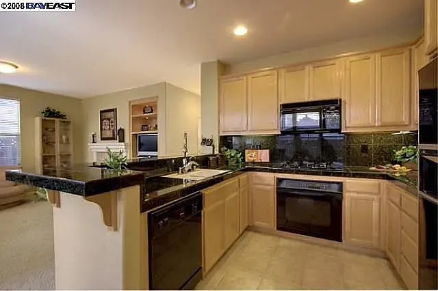5838 Shadow Hill Dr — Photo 3