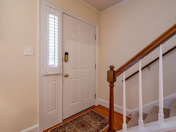4th image of 18 Southwood Dr
