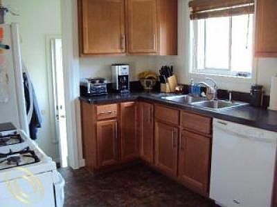 5th image of 251 Hubbard St