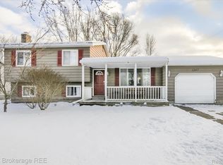 1247 W Grand Blanc Rd, Grand Blanc, MI 48439