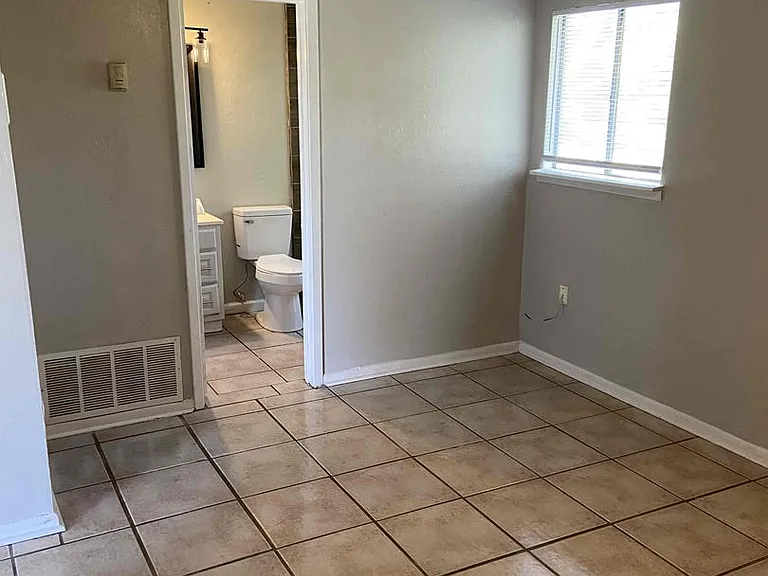 1222 Georgetown Rd — Photo 4