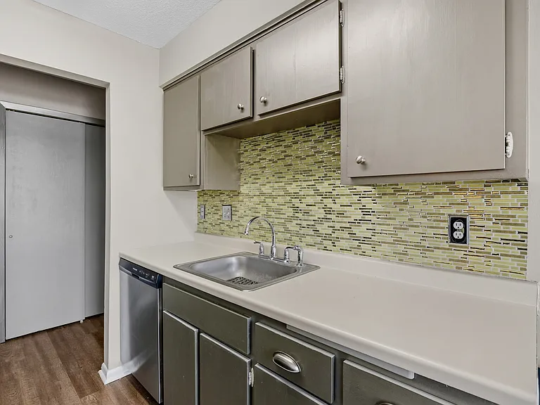 810 9th Ave S #8 — Photo 7