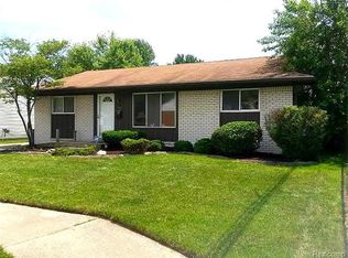 692 E Cowan Ave, Madison Heights, MI