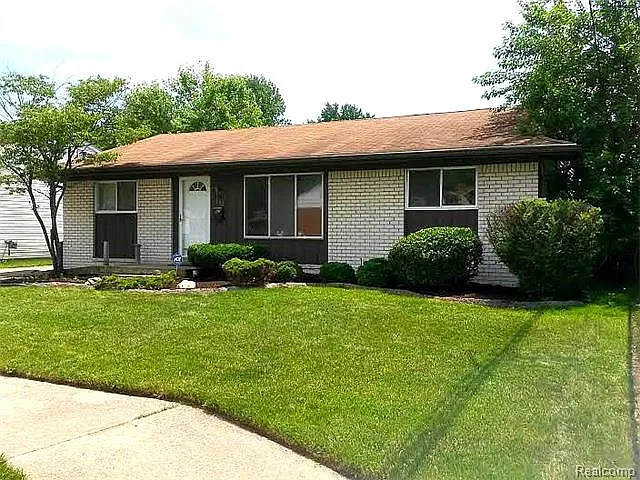 692 E Cowan Ave photo 1