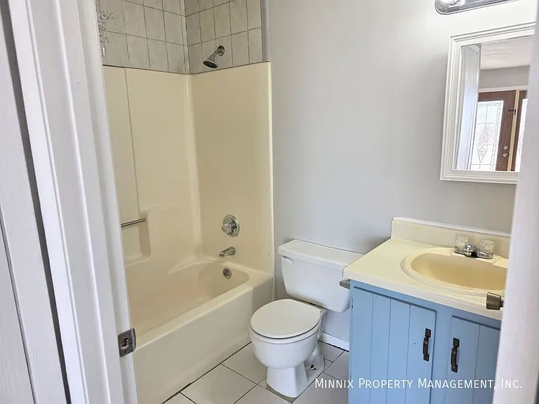 1325 E Cowden Ave — Photo 32