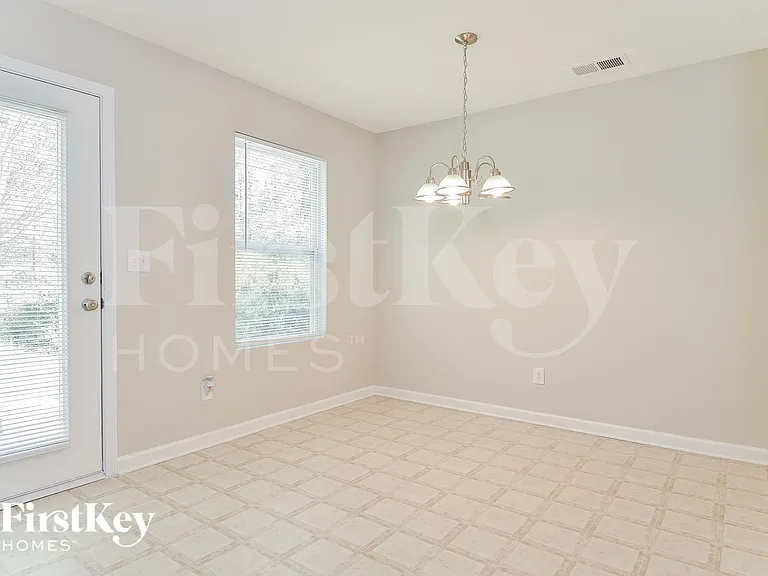 3902 Edgewood Terrace Dr — Photo 5