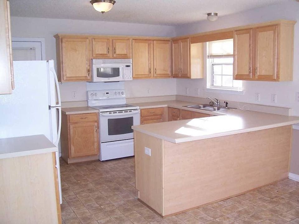 2nd image of 8369 Oak Pointe Ct