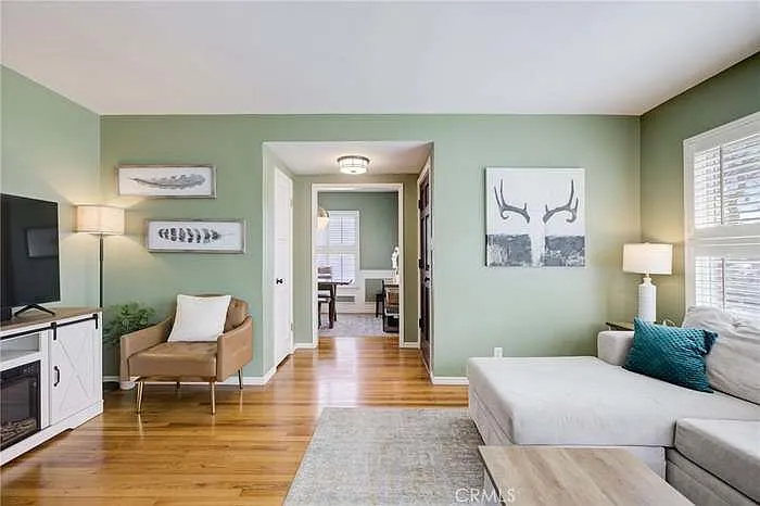 6542 Balcom Ave — Photo 6