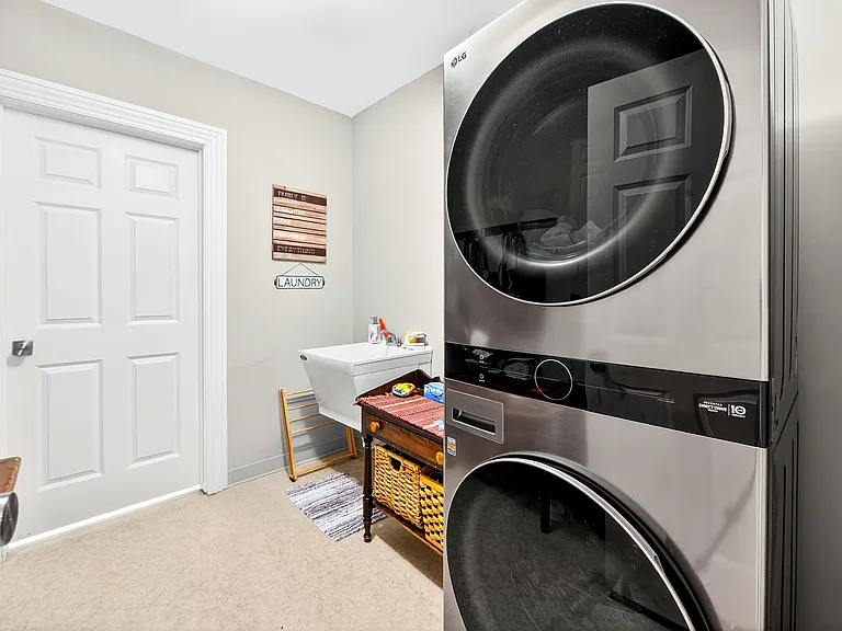 325 S Salina St #2 — Photo 35