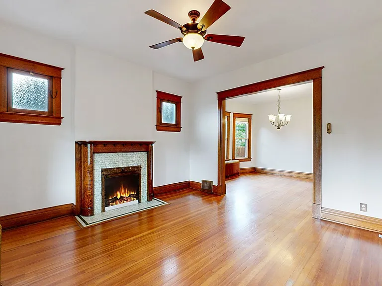 685 S Grant St — Photo 2