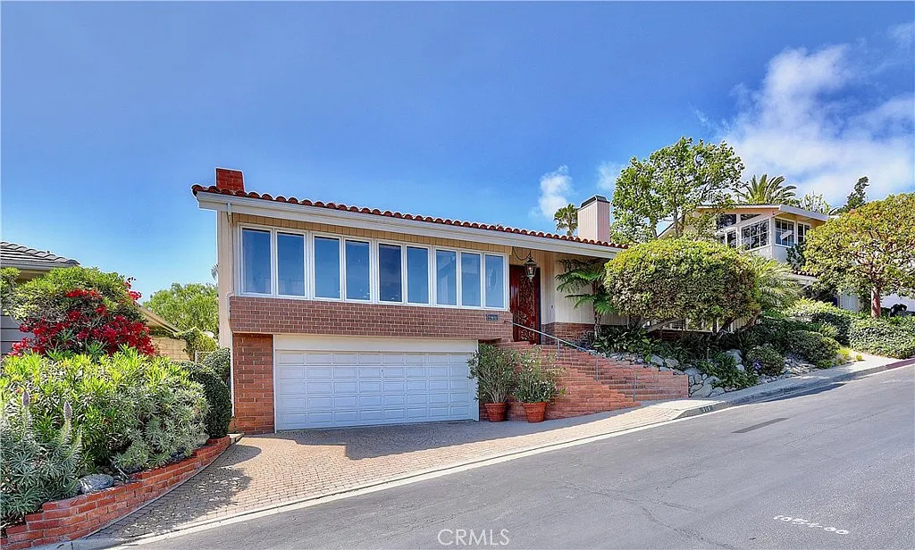 4 bed, 2.5 bath, 2929 sqft, $18,750 — Photo 1