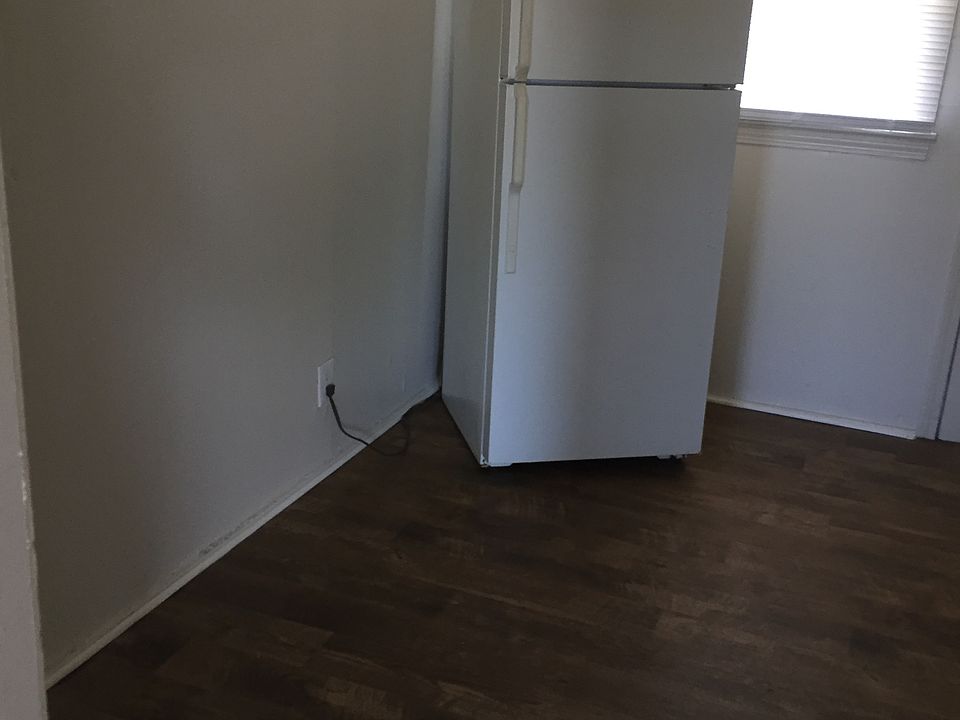 Kitchen with Stove/oven, Refrigerator