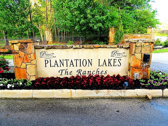 Entrance of Plantation lakes from Riley rd.